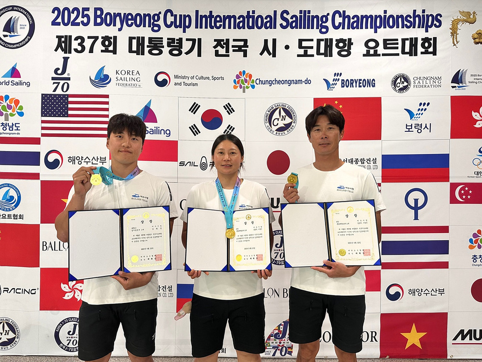 7-1 여수시청 요트팀, 제37회 대통령기 요트대회서 금메달 2개 쾌거(왼쪽부터 강형중, 이경진, 김창주 선수).jpg