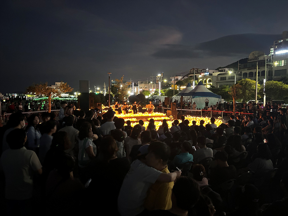 5-1 여수시, ‘캔들라이트 콘서트 및 드론 라이트쇼’ 성료.jpg
